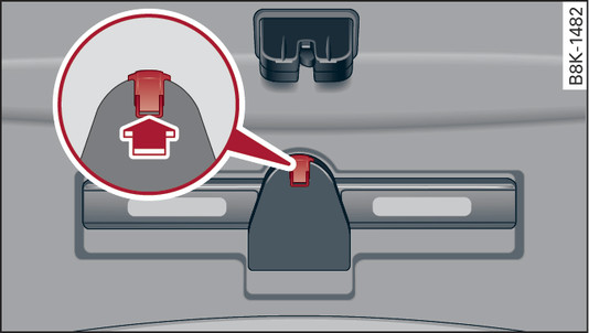 Илл. 318 Вариант исполнения 2, открытая крышка багажника: знак аварийной остановки